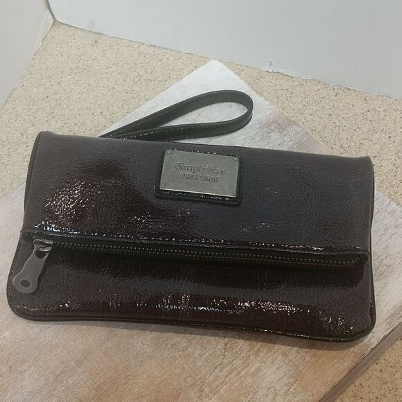 Simply Vera Wristlet   - Picture 1 of 7